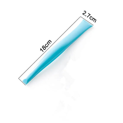 Supplier photo of the blue scraper with stated 18 cm length and 2.7 cm width